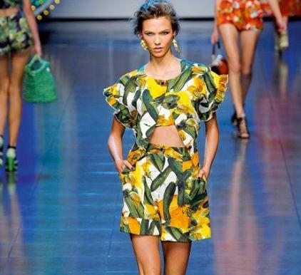 Το καλοκαίρι ανήκει στα εμπριμέ